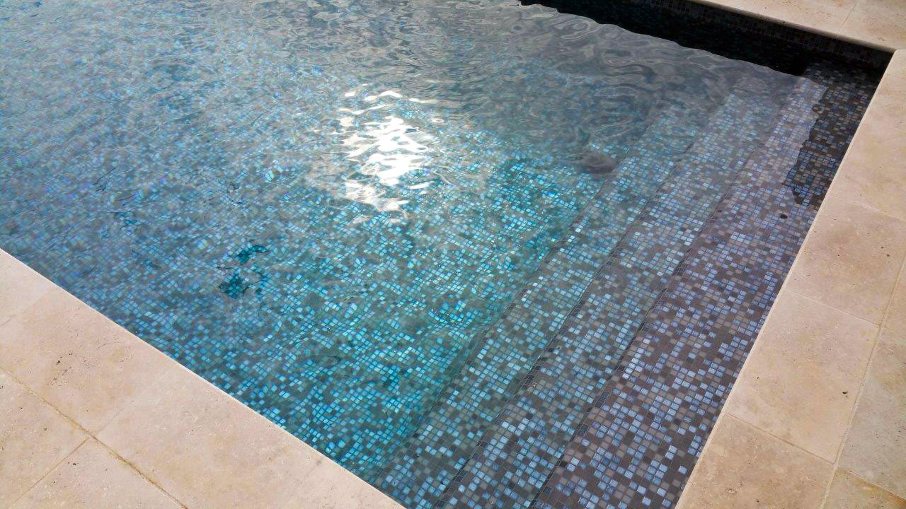 mosaique carrelage joint epoxy piscine eze monaco italie